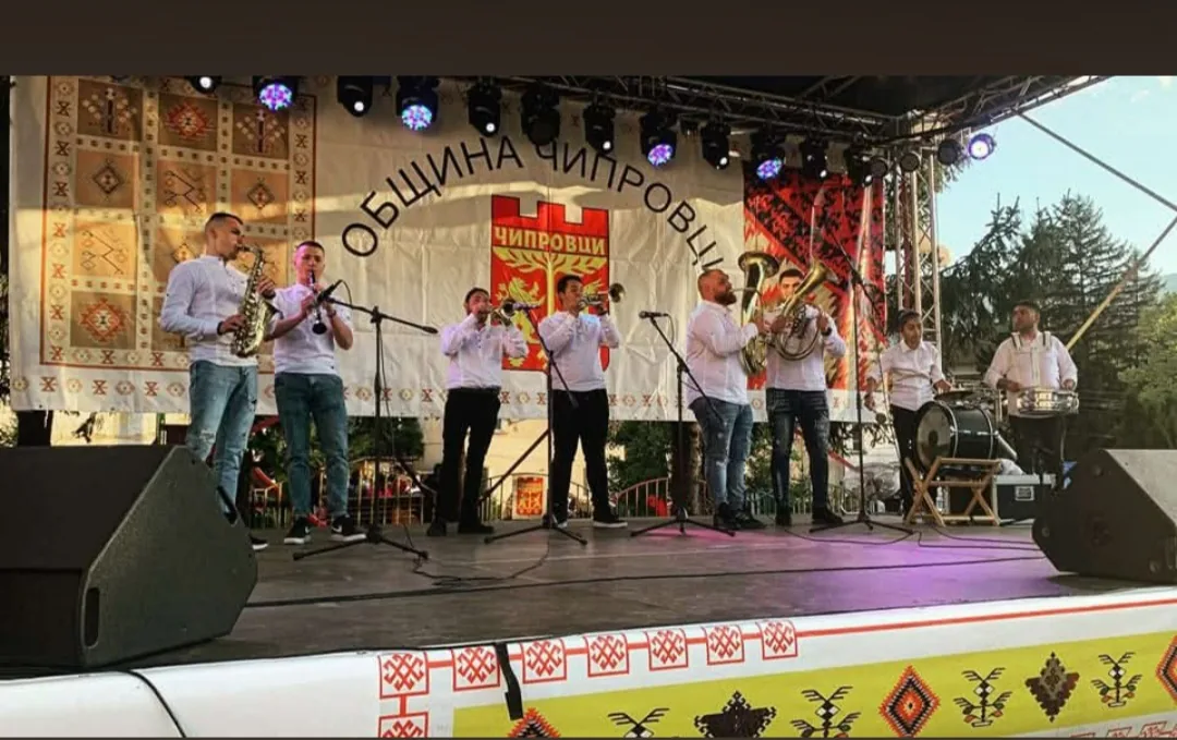 Фолклорни изпълнители и оркестри в цялата България – Вършец Мюзик - духов оркестър – снимка 2