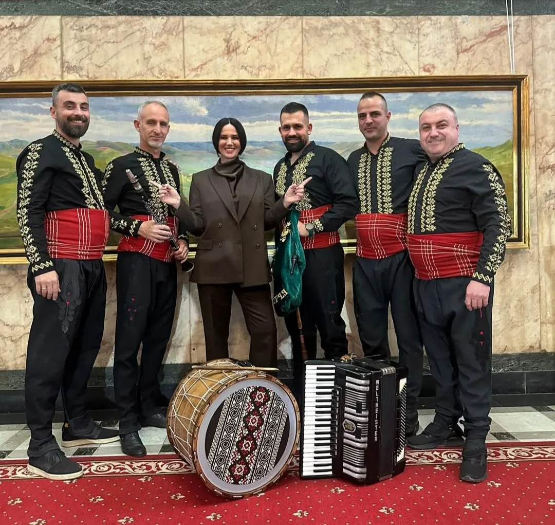 Фолклорни изпълнители и оркестри в цялата България – Формация „Казанлъшко настроение" – снимка 4