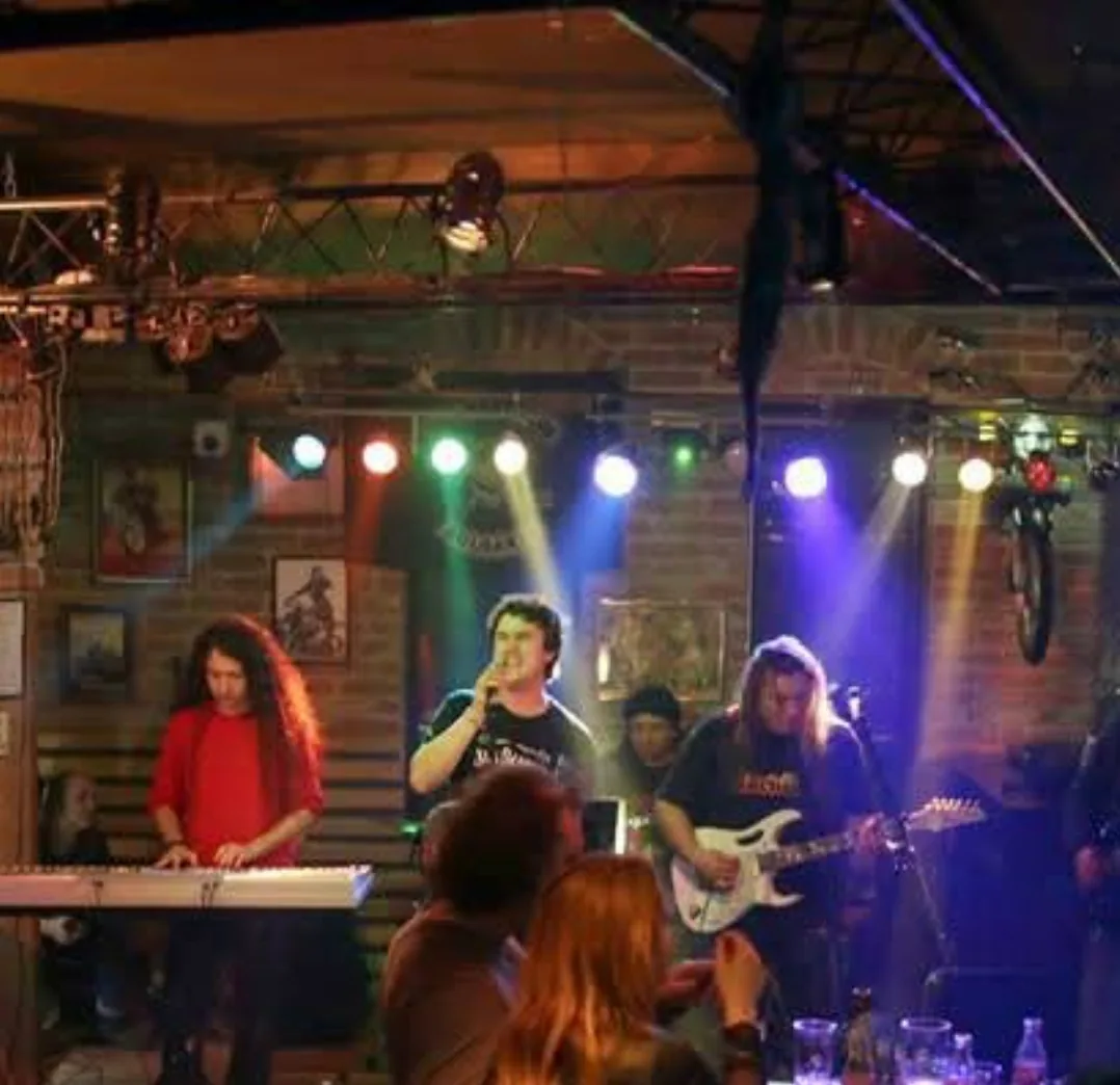Музикални групи и естрадни изпълнители в цялата България – Action band - рок група