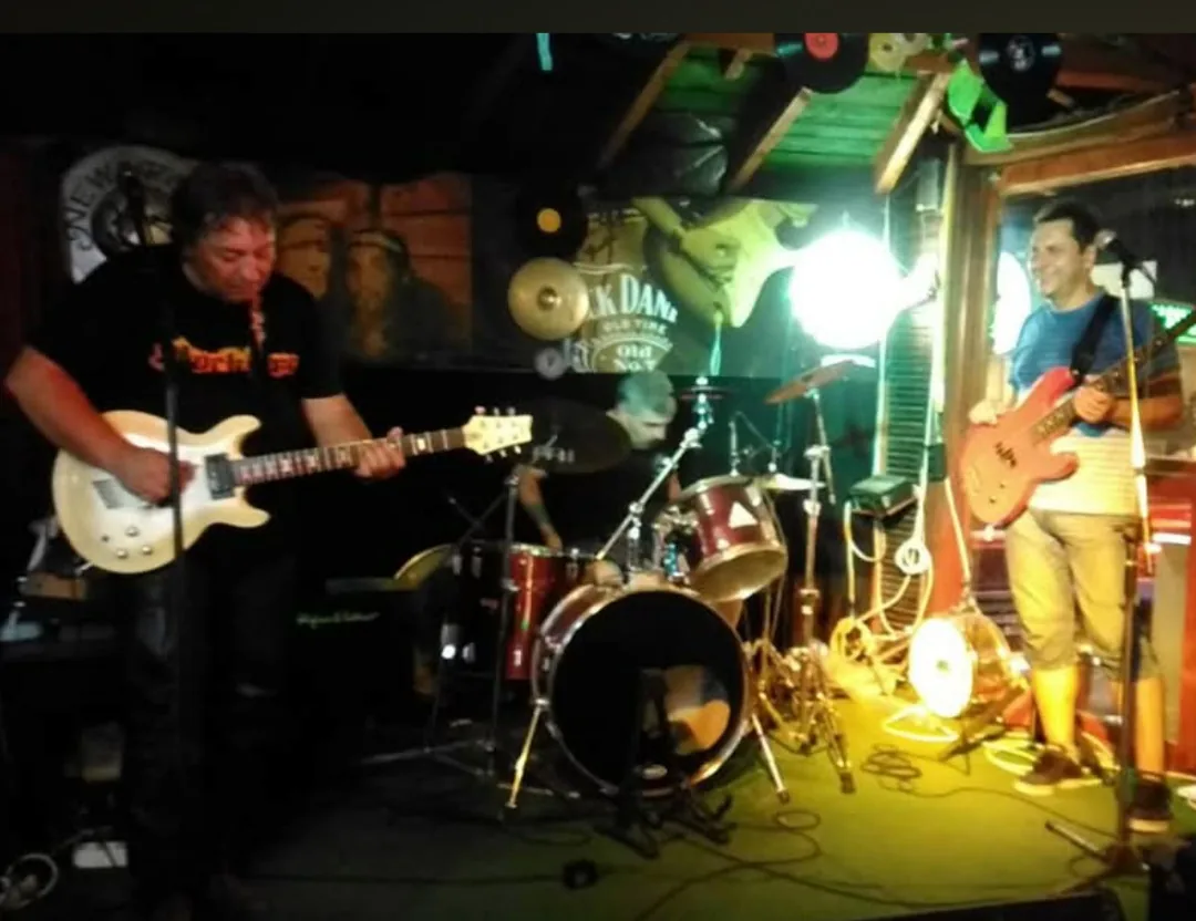 Музикални групи и естрадни изпълнители в цялата България – Action band - рок група – снимка 2