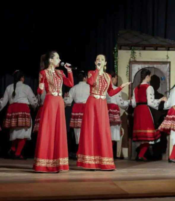 Фолклорни изпълнители и оркестри в цялата България – Мария и Магдалена Филатови - фолклорно певческо дуо