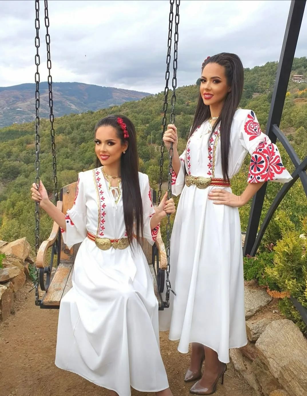 Фолклорни изпълнители и оркестри в цялата България – Мария и Магдалена Филатови - фолклорно певческо дуо – снимка 2