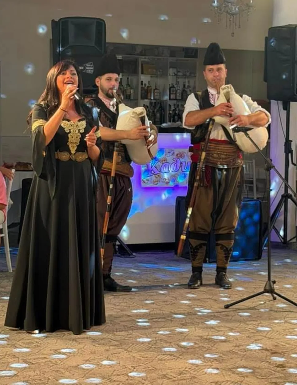 Фолклорни изпълнители и оркестри в Пловдив – Елена Паракосова - народна певица – снимка 2