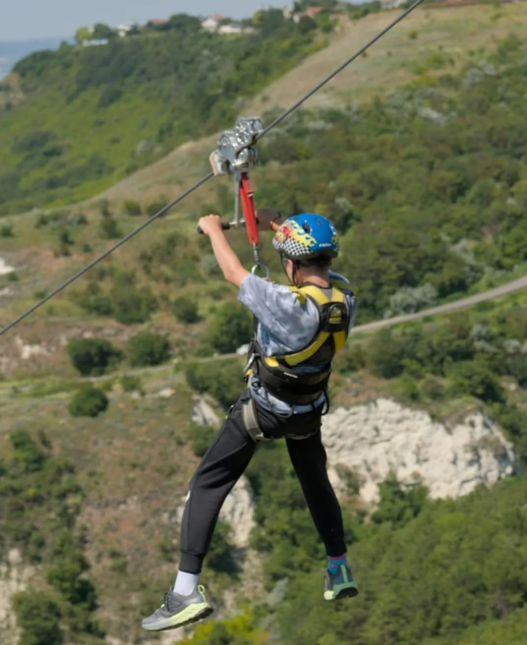 Активен отдих в Топола – Zip Line Topola Skies - живописно спускане със зиплайн над морския бряг – снимка 2