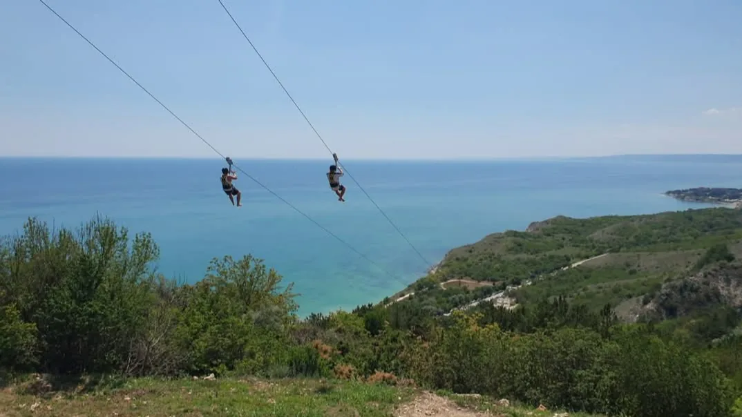 Активен отдих в Топола – Zip Line Topola Skies - живописно спускане със зиплайн над морския бряг – снимка 5