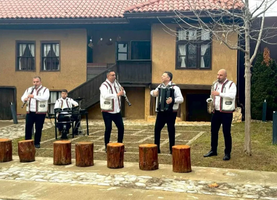 Фолклорни изпълнители и оркестри в цялата България – Оркестър „Плам“ – снимка 3