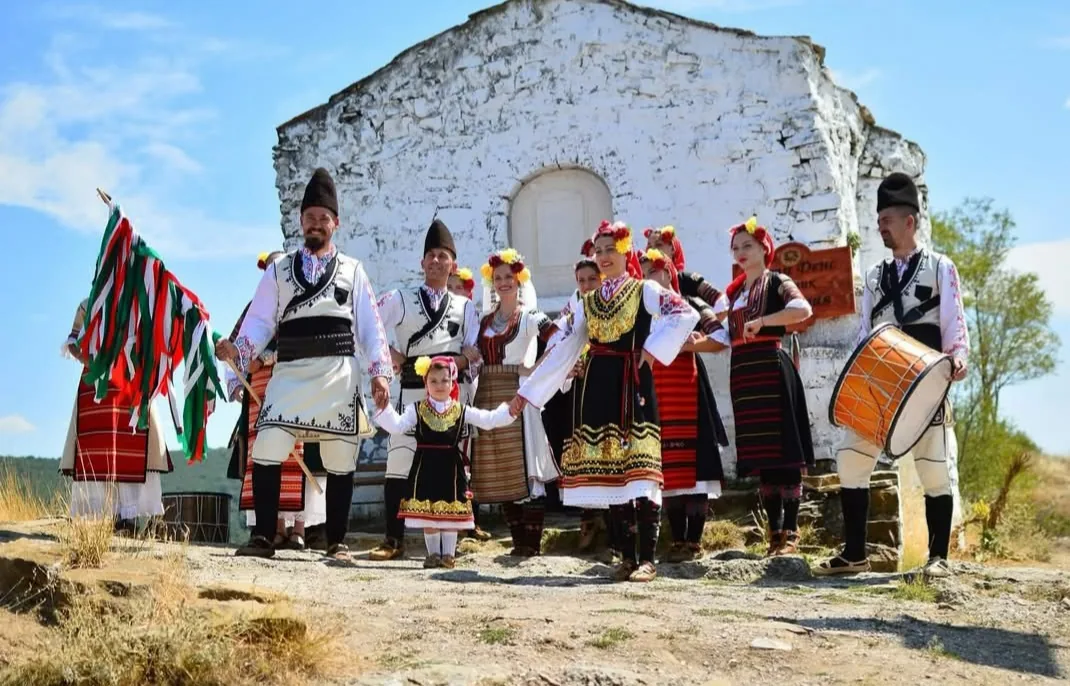Фолклорни танцови състави за събития в София – Asti Dance – фолклорна танцова формация „Асти Денс“ – снимка 2
