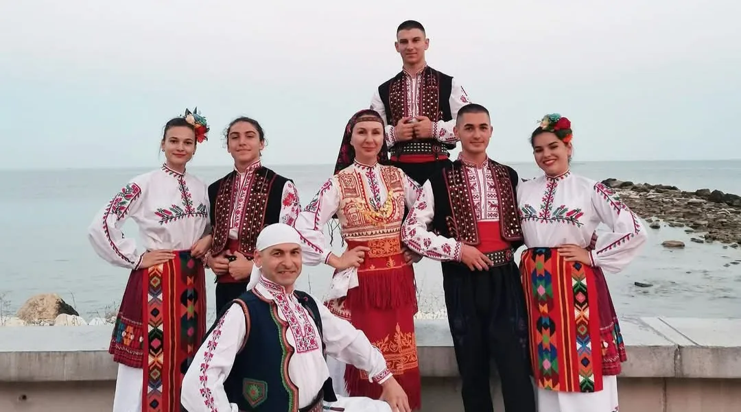 Фолклорни танцови състави за събития в цялата България – Танцова формация „Младост"