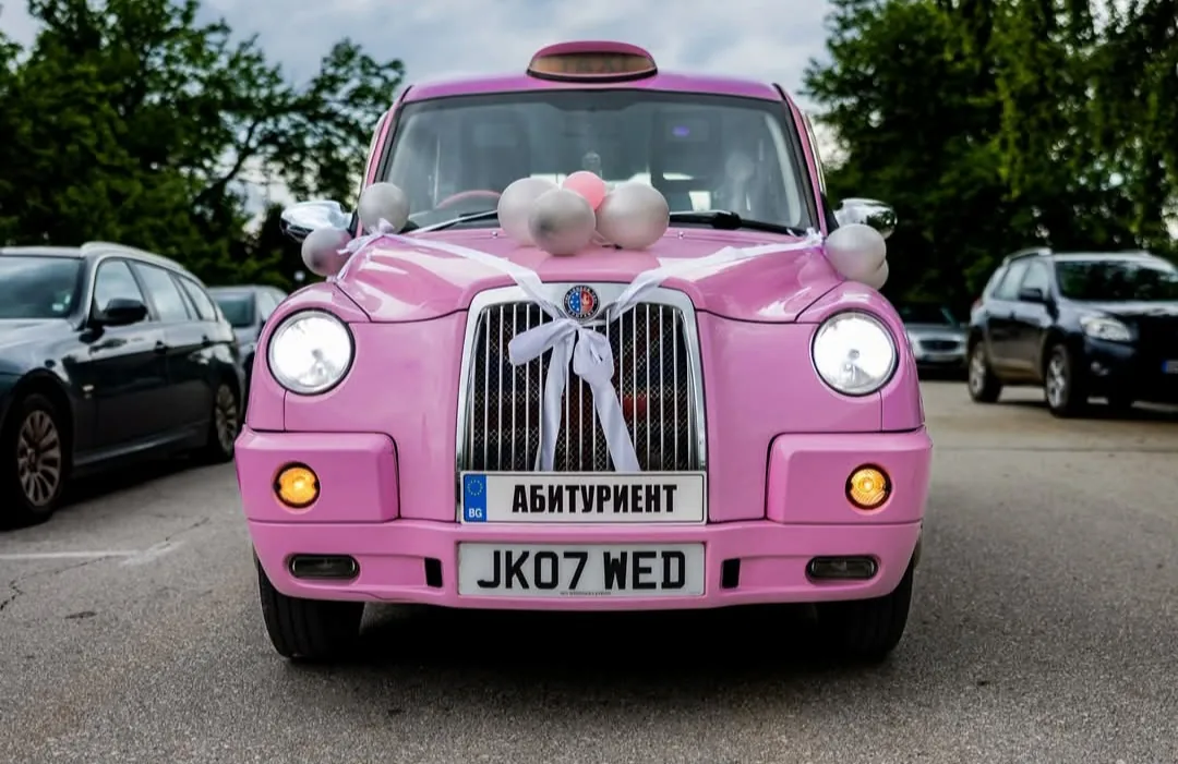 Ретро коли, лимузини, луксозни коли под наем в Плевен – Pink Motion Events – розово ретро такси за сватби и… – снимка 4