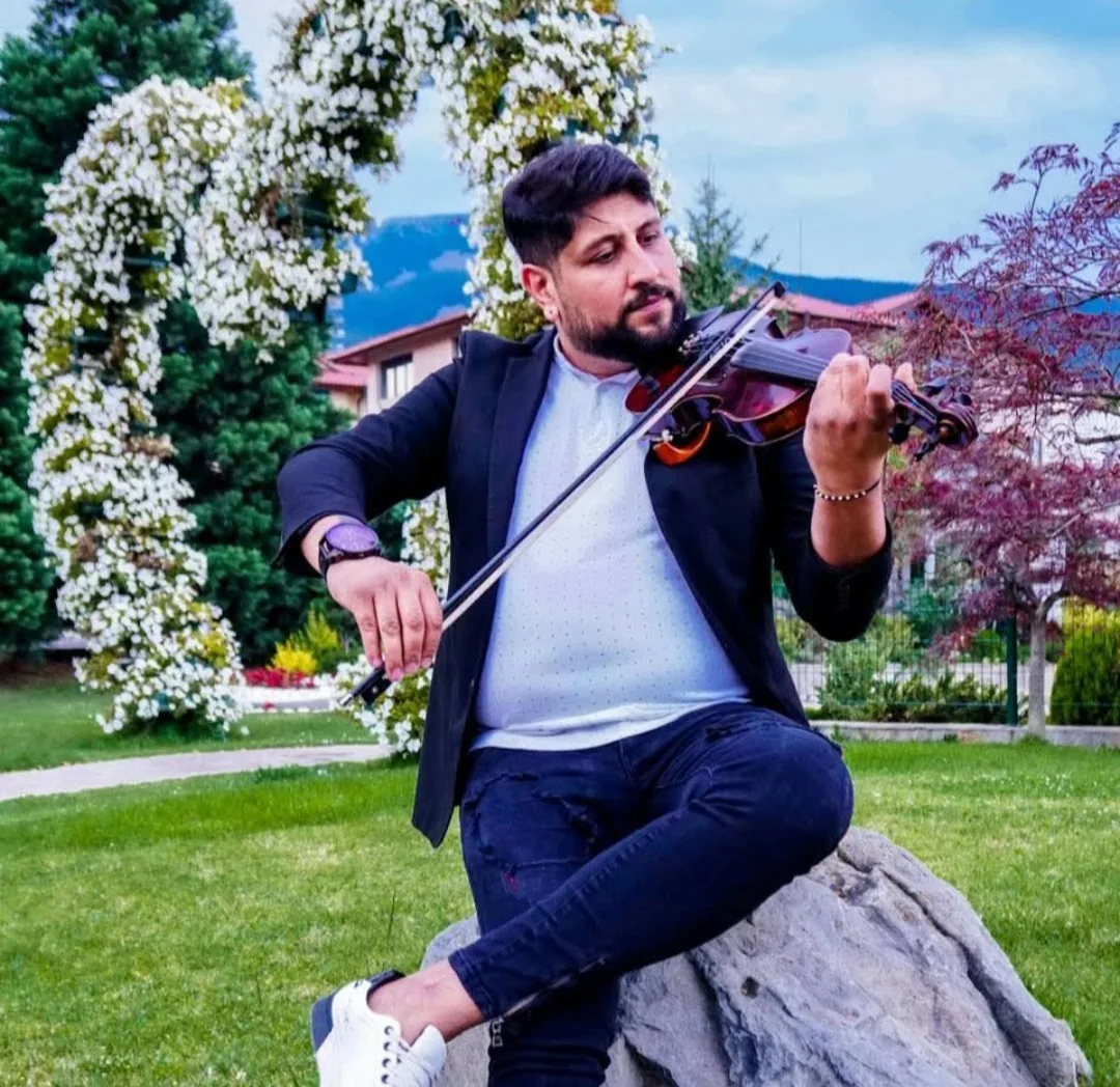 Музиканти инструменталисти в цялата България – Georgi Georgiev Violin – цигулар за сватби и събития