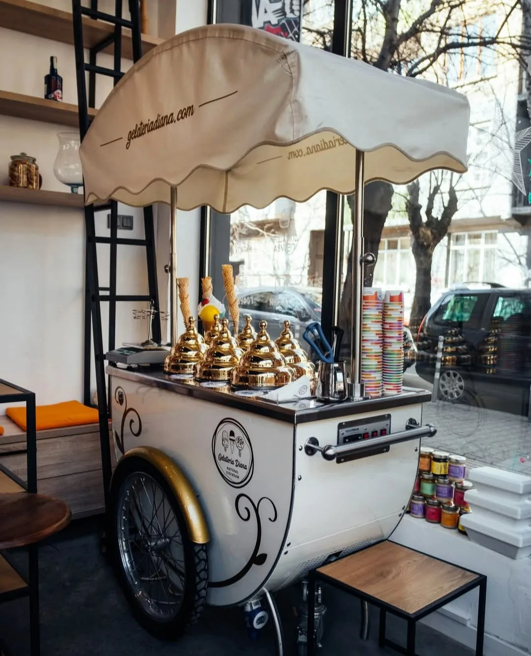 Кетъринг за събития в София – Gelateria Diana – количка със занаятчийски сладолед за събития