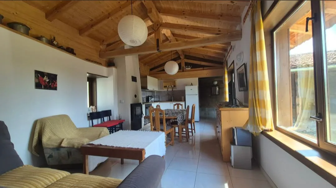 Хижи, вили, еко селища, горски кътове в Марян – Къща Балерините – къща за гости в село Марян, община Елена – снимка 4