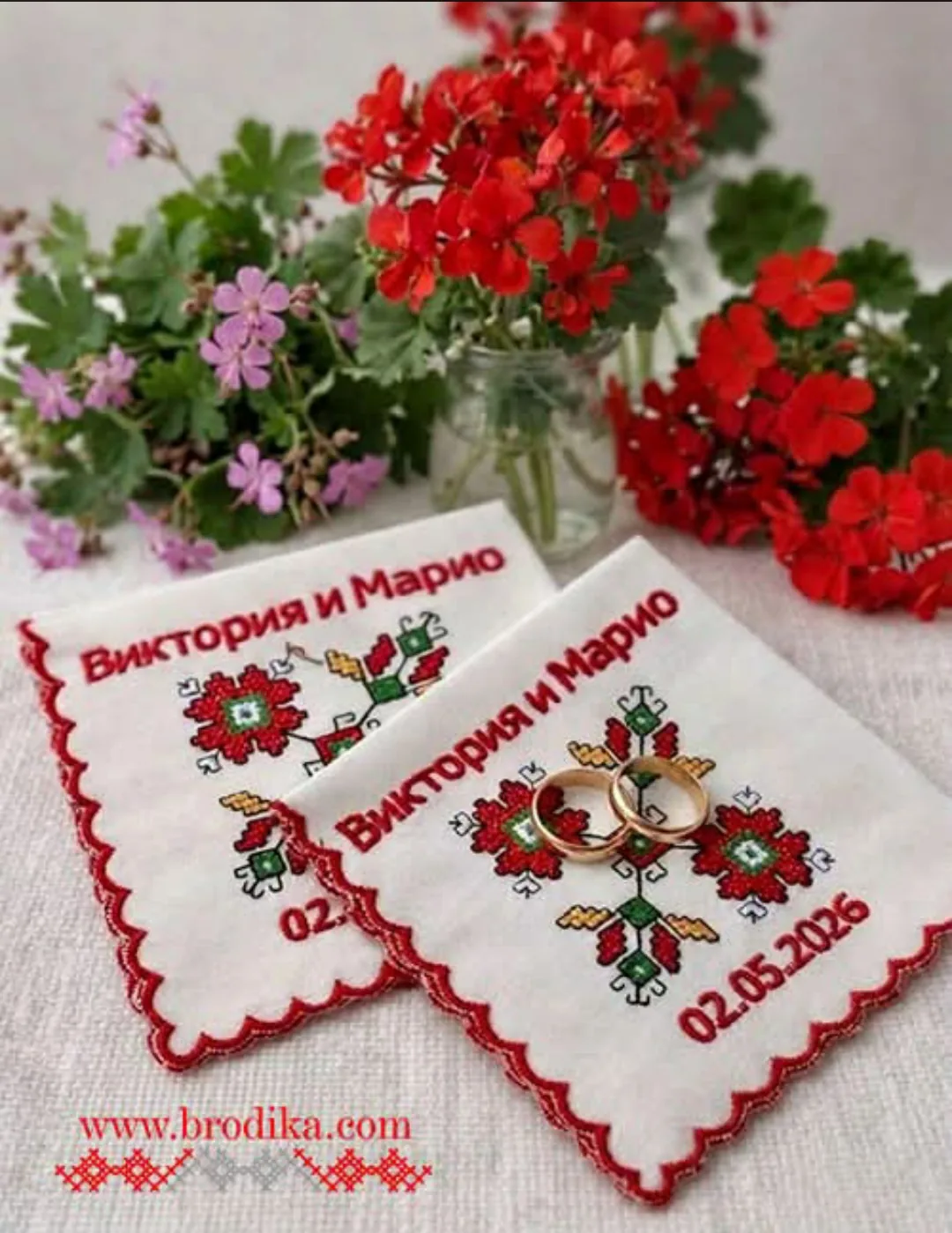 Български носии, шевици и фолклорни изделия в цялата България – Бродика ООД – облекла, аксесоари и сувенири… – снимка 9
