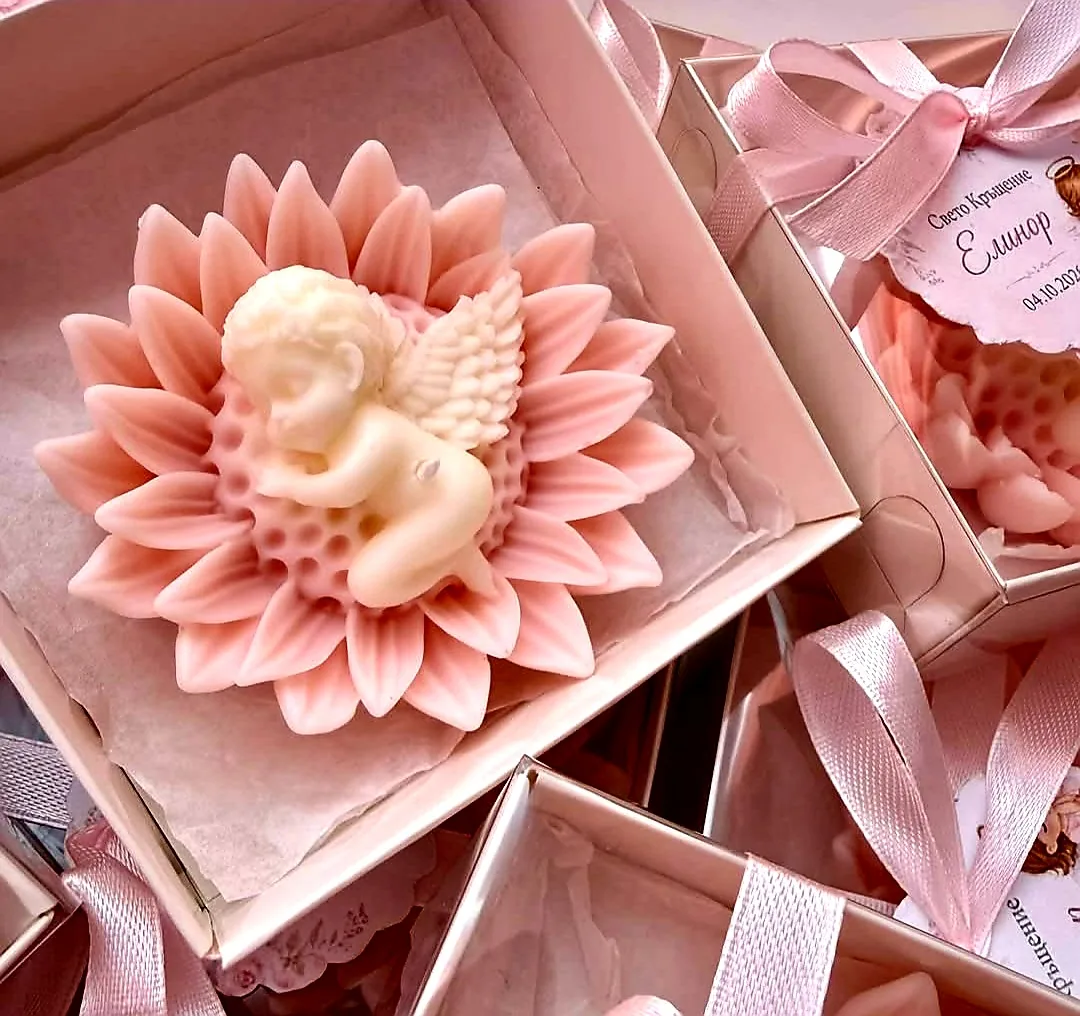 Кръщене - подаръци за гости в цялата България – Sinola Candles – ръчно изработени соеви свещи