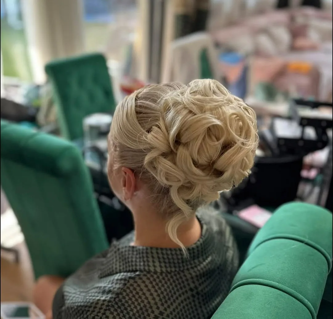 Празничен грим и красота в София – HairStyle by Aleks Dobreva – официални и празнични прически в София – снимка 5