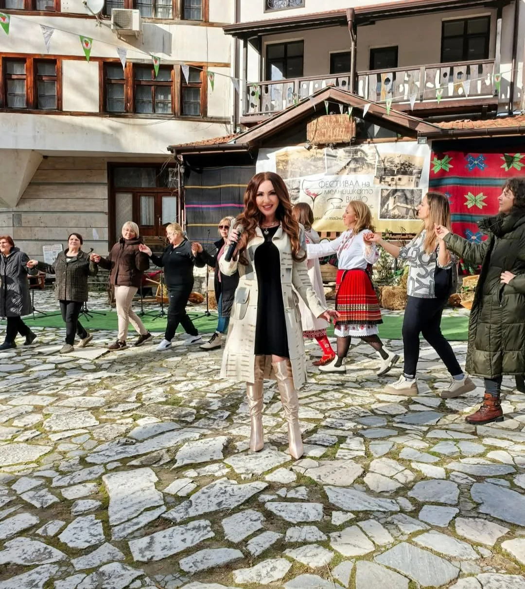 Музикални групи и естрадни изпълнители в цялата България – Румяна Попова – певица за вашите събития – снимка 3