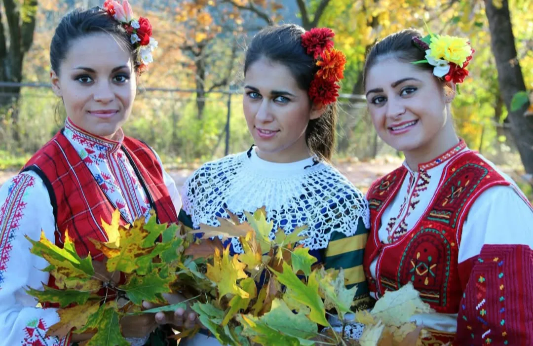 Фолклорни изпълнители и оркестри в цялата България – Вокално трио „Евридика“ – български фолклор за вашите събития