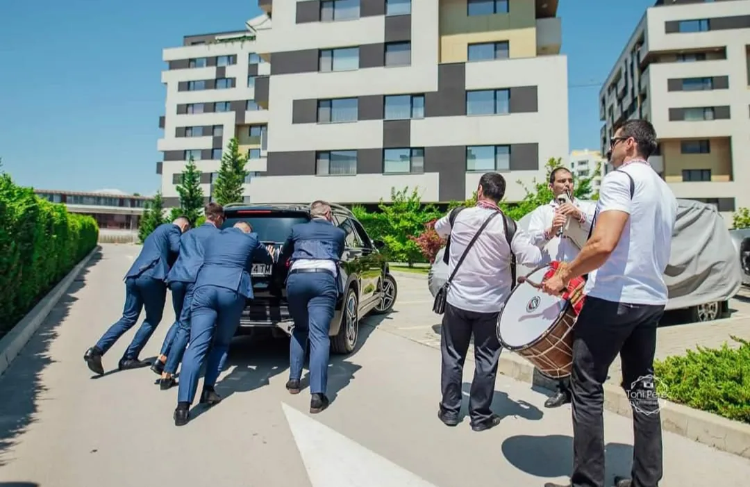 Фолклорни изпълнители и оркестри в цялата България – Оркестър Емона – фолклорна музика за сватби и празнични… – снимка 3