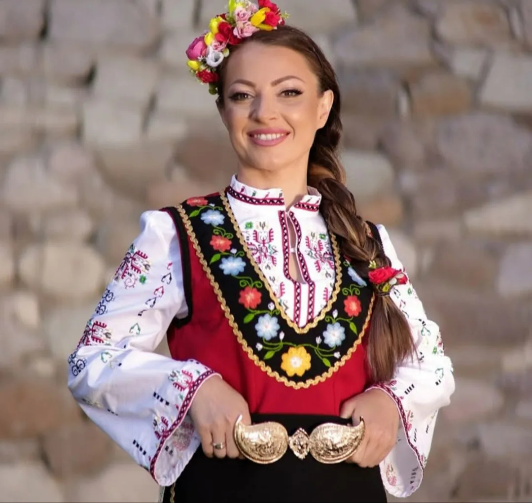 Фолклорни изпълнители и оркестри в цялата България – Магда Георгиева-Христова – изпълнителка на български народни песни