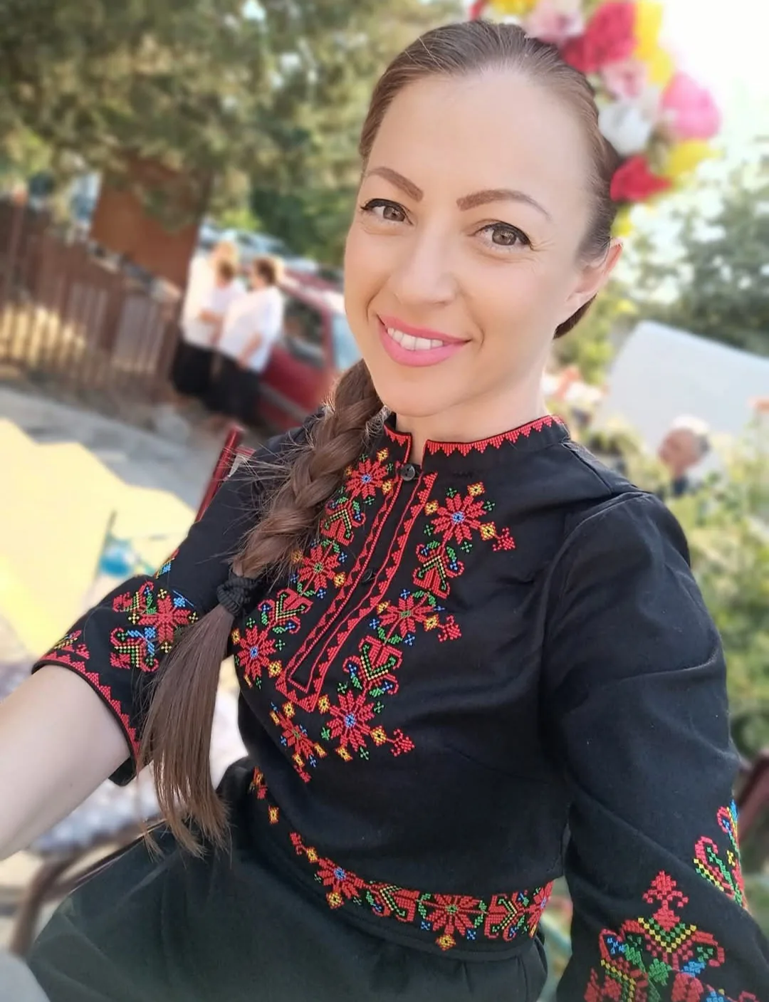 Фолклорни изпълнители и оркестри в цялата България – Магда Георгиева-Христова – изпълнителка на български на… – снимка 2
