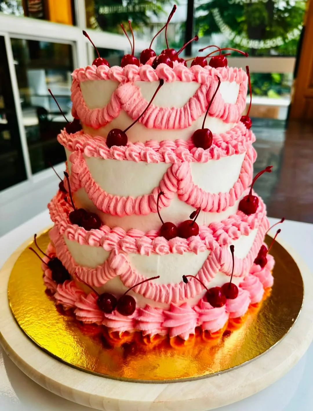 Сладкарници, торти, меденки и шоколад в Варна – Sweet Street Bakery Varna – торти по поръчка, сладкарница и… – снимка 11