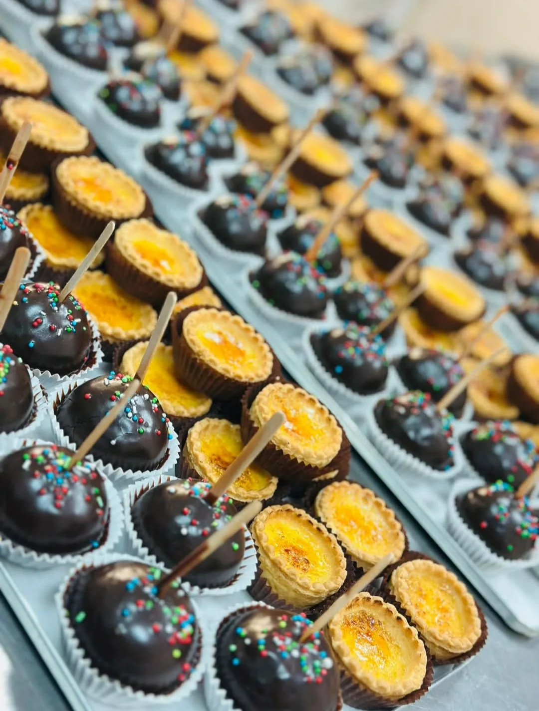 Сладкарници, торти, меденки и шоколад в Варна – Sweet Street Bakery Varna – торти по поръчка, сладкарница и… – снимка 13