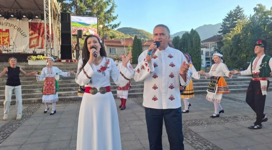 Фолклорни изпълнители и оркестри в цялата България – Соня Чакърова и Димитър Аргиров – фолклорен дует