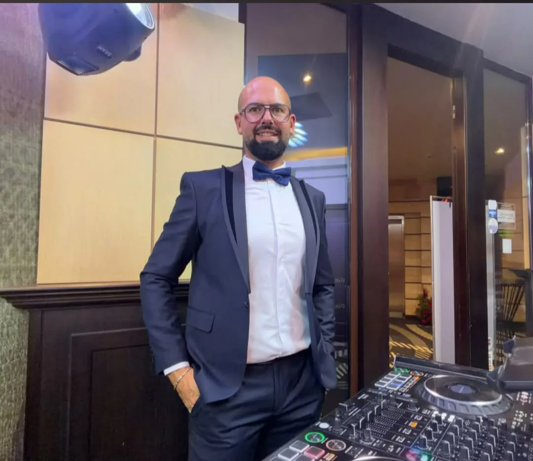 Водещи за събития в Панагюрище – DJ DIXAN | Делчо Кузманов - сватбен дисководещ