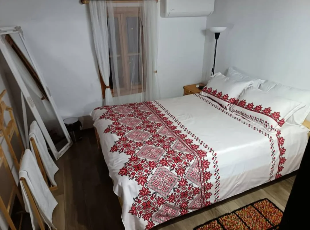 Хижи, вили, еко селища, горски кътове в Елена – Vintage House – къща за гости с джакузи, камина и голям двор… – снимка 6