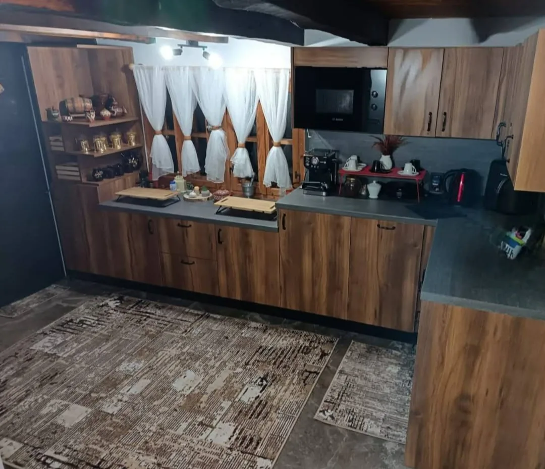 Хижи, вили, еко селища, горски кътове в Елена – Vintage House – къща за гости с джакузи, камина и голям двор… – снимка 7