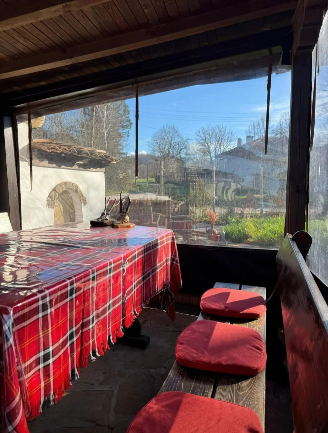 Хижи, вили, еко селища, горски кътове в Елена – Vintage House – къща за гости с джакузи, камина и голям двор… – снимка 8